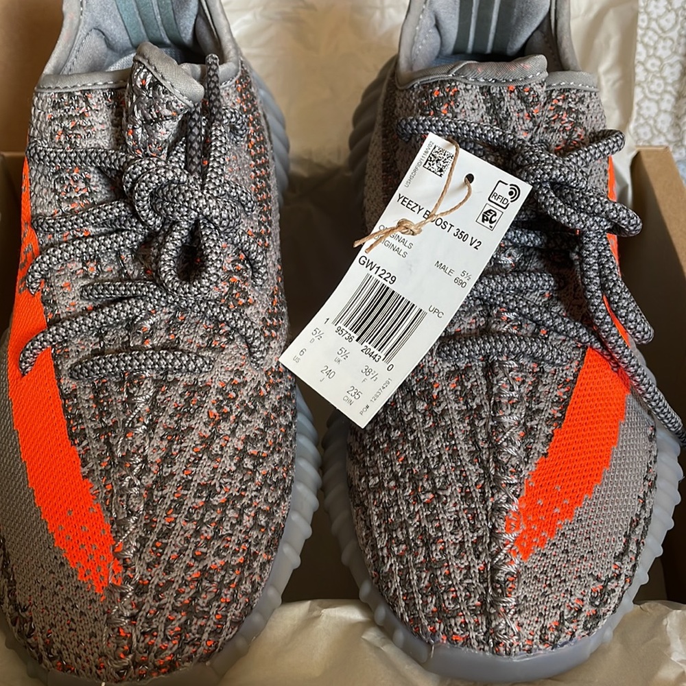 Yeezy 350 V2